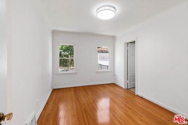 Building Photo - 10733 Wellworth Ave