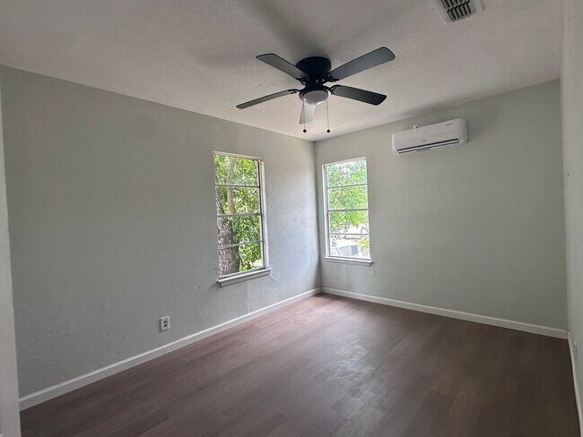 Building Photo - 4533 Bluebelle Ln