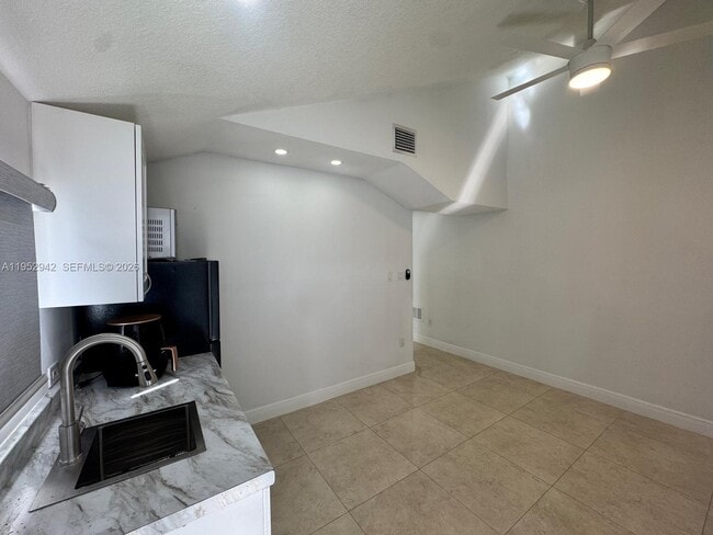 Building Photo - 10710 SW 141st Ave