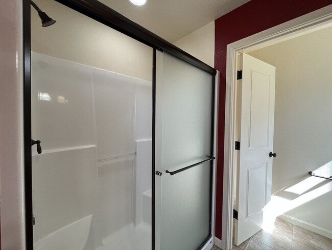 Building Photo - 3BD/3BA Bethany Home with Vaulted Ceilings, Stainless Appliances & Gas Fireplace