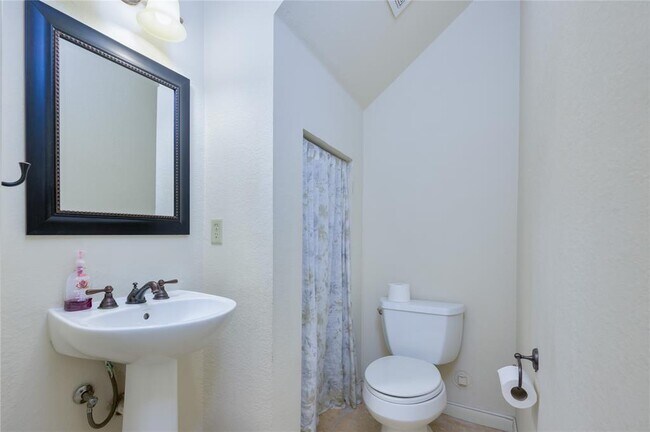 Building Photo - 14501 Blue Jay Point