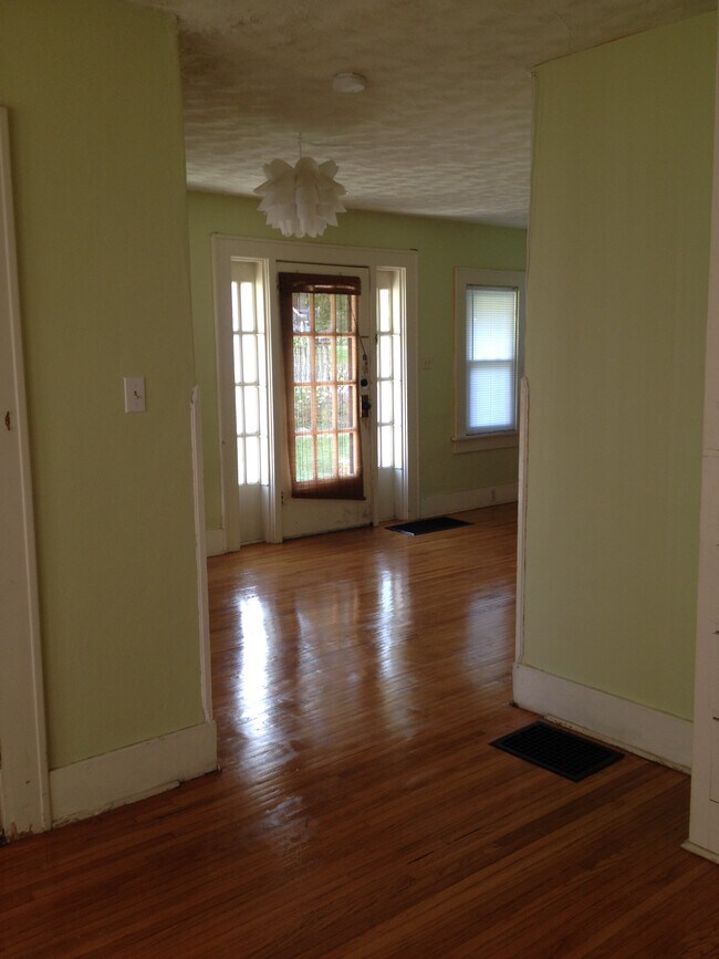 Building Photo - 1413 Ross St