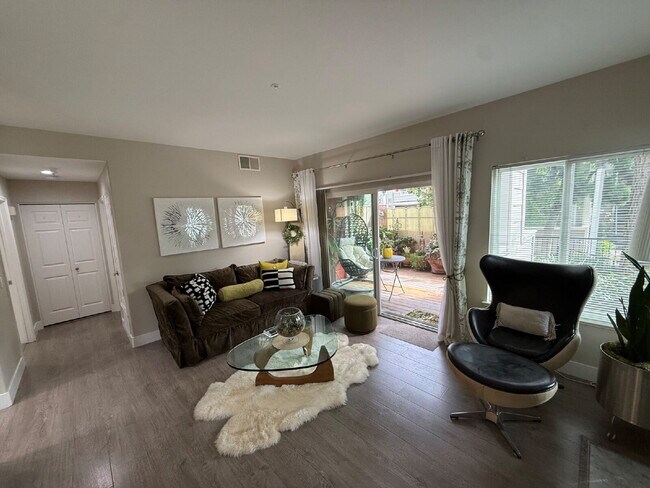 Building Photo - Beautiful 1 Bed/1.25 Bath Spacious Condo in Perfect San Ramon Location