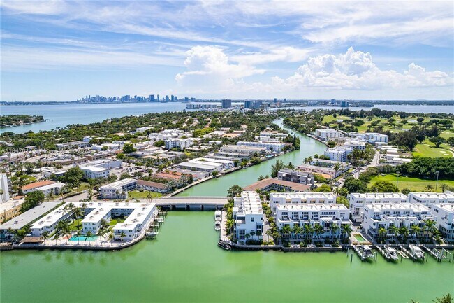 Building Photo - 31 N Shore Dr