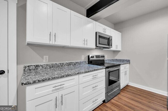 Building Photo - 86 S Forest Ave
