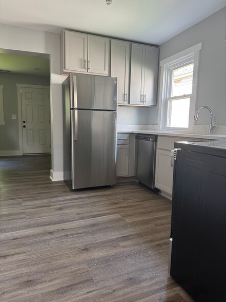Kitchen - 178 E Sixth St