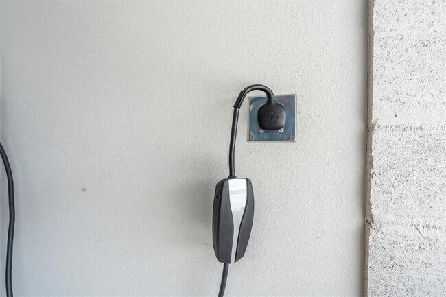 Building Photo - 6353 Timberdale Ave