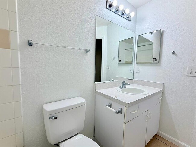 Building Photo - 17112 Carrington Park Dr