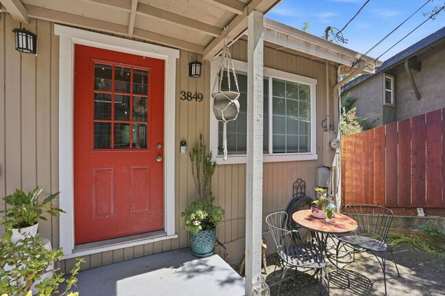 Building Photo - Beautiful Spacious 3-bedroom 2-Bath in Oakland!