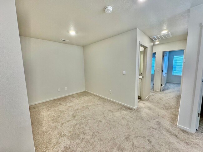 Building Photo - FREE RENT!! NEARLY NEW  HOME IN EZ LIVING ...