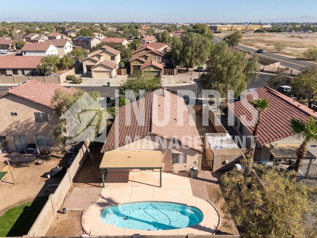 Building Photo - Great Home Located in Town with a Pool