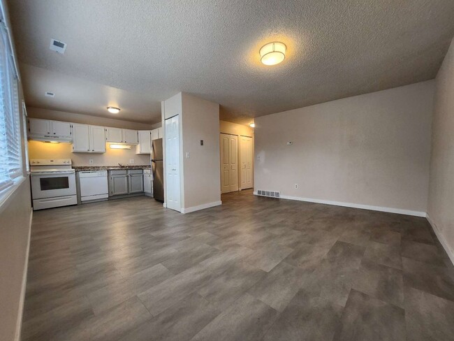 Building Photo - 3475 Cochran Dr