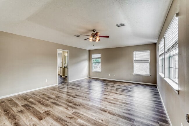 Building Photo - 21902 Willow Shadows Dr