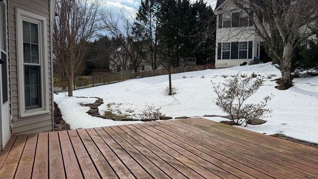 Building Photo - Hampton Oaks Colonial