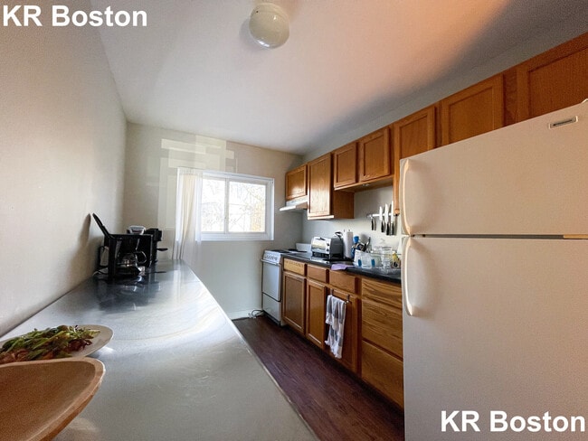 Primary Photo - 65 Chiswick Rd