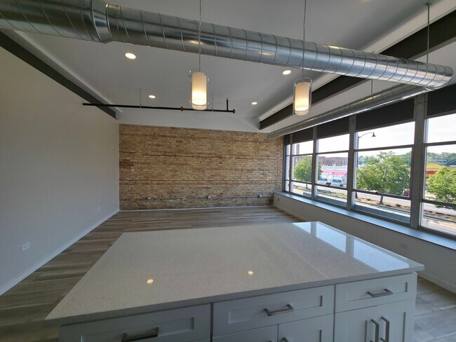Building Photo - 2202 Lombard Ave
