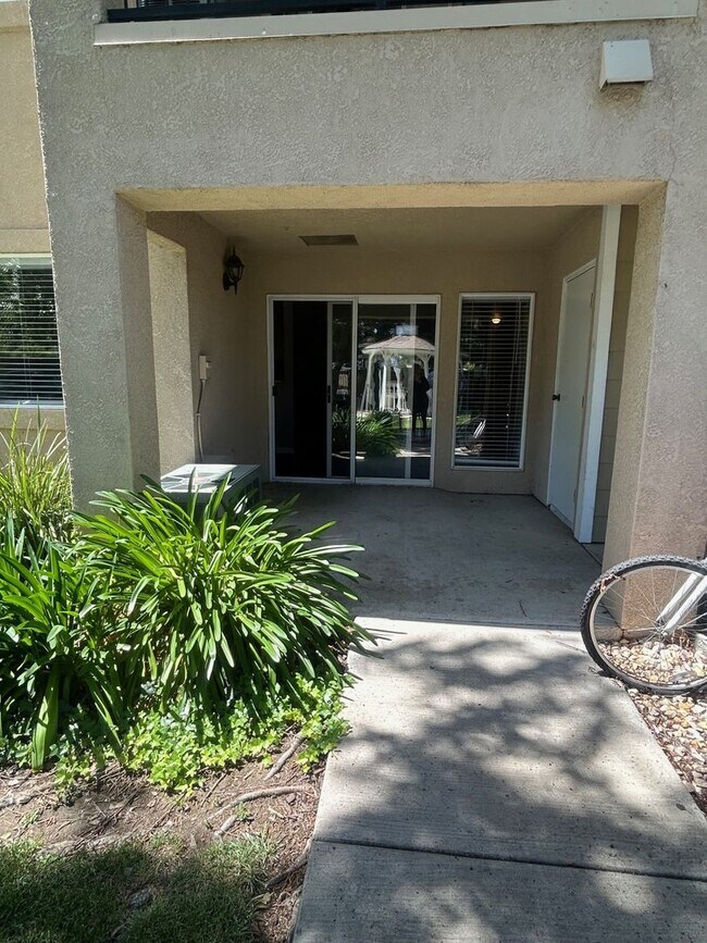 Building Photo - Spacious Condo in a Gated Community in Tracy
