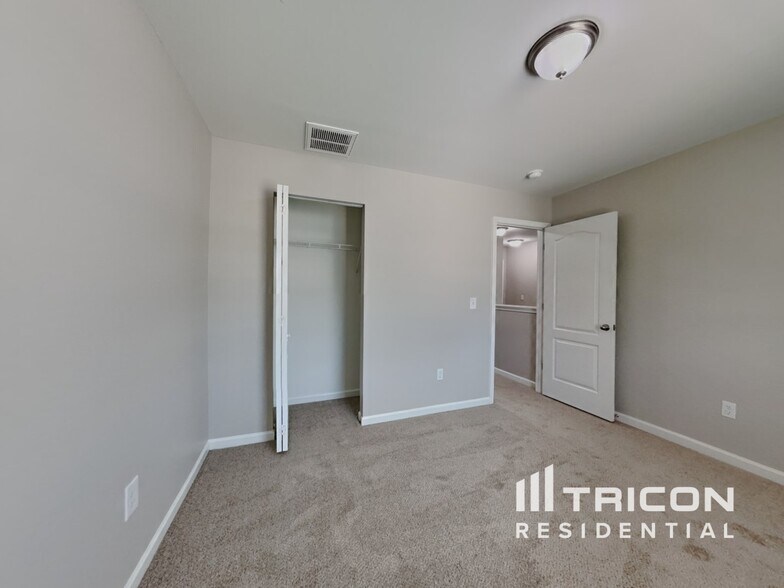 Building Photo - 95 Fleetwood Ct