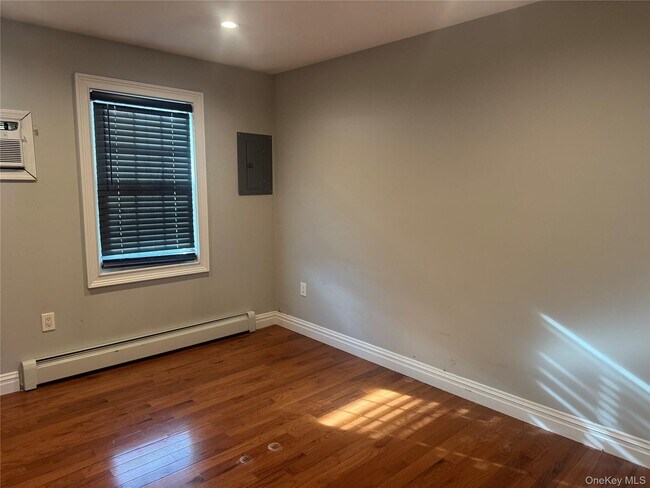 Building Photo - 614 Monroe Blvd