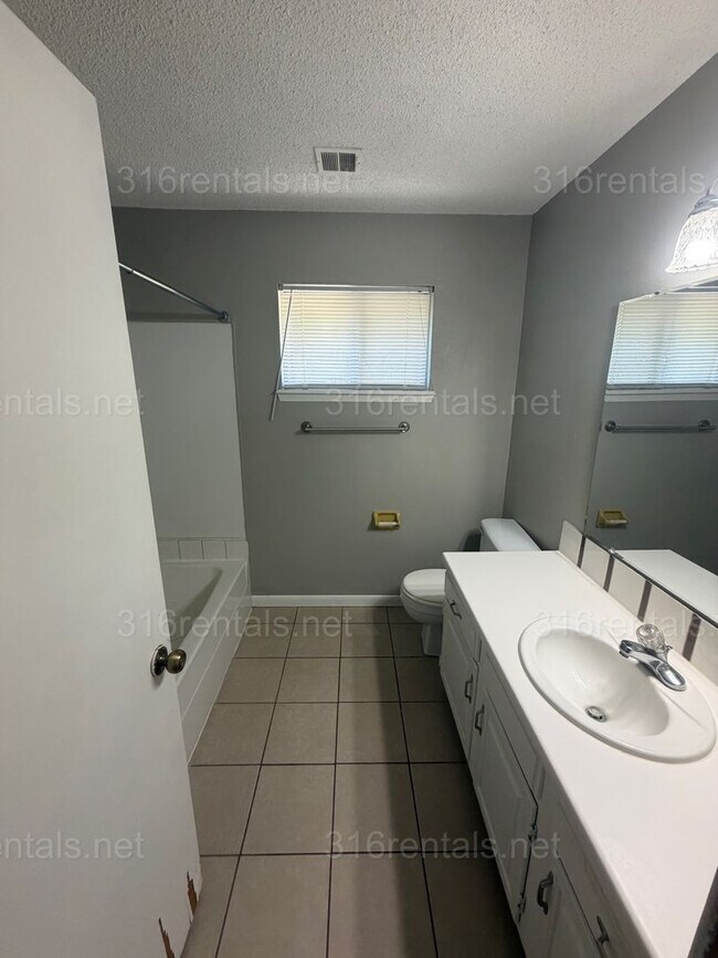 Building Photo - 729 Westhaven Dr