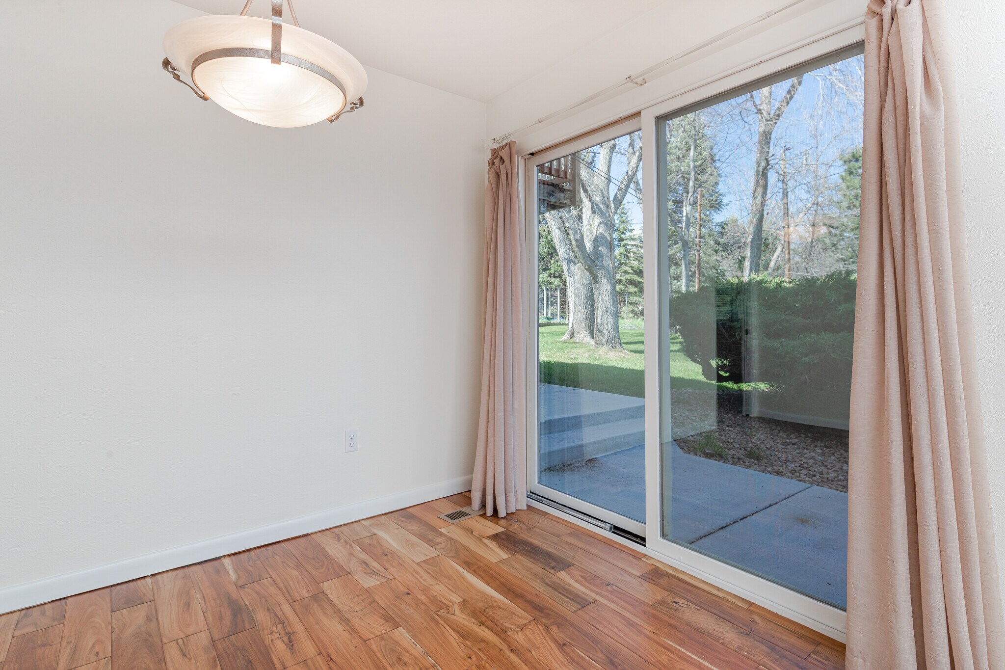 Building Photo - 565 Jack Pine Ct