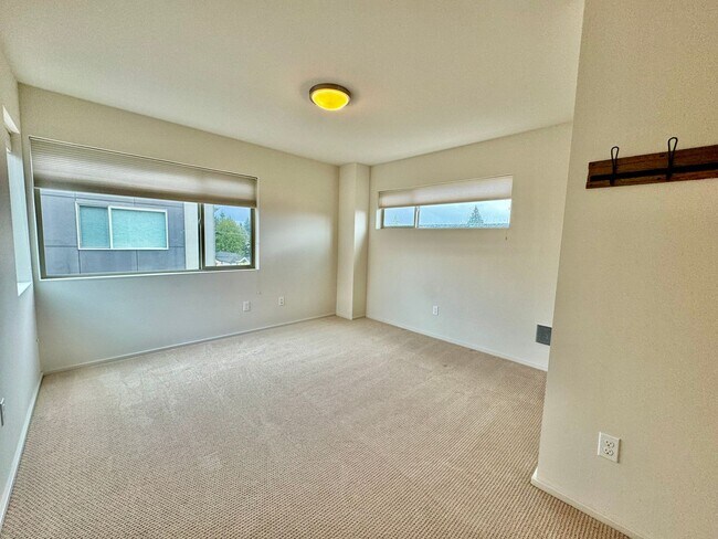 Building Photo - Location! Location! Modern 3 bed, 2.5 bath, Townhome near Greenlake!