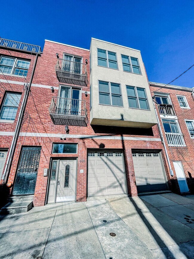 Building Photo - 608 S Hancock St