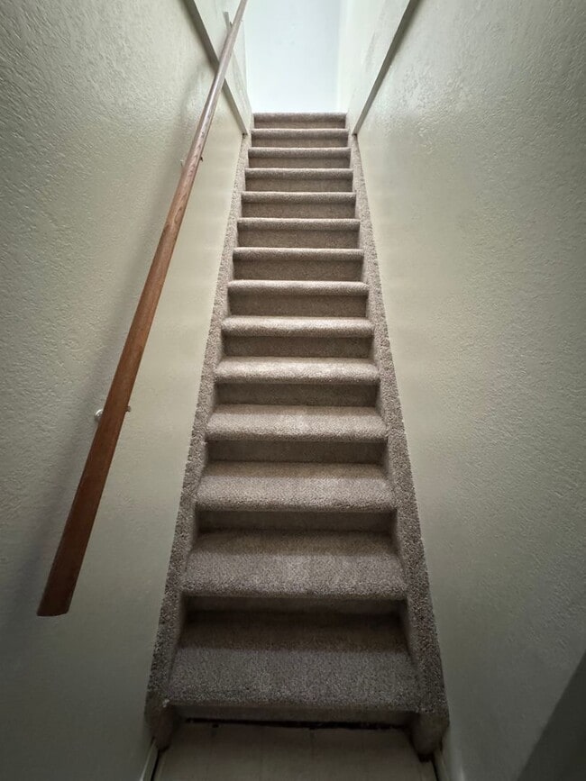 Building Photo - SE 4th St #103