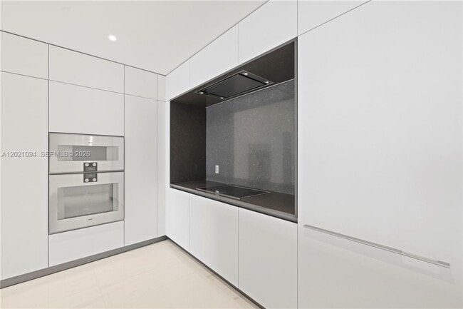 Building Photo - 300 Biscayne Blvd Way