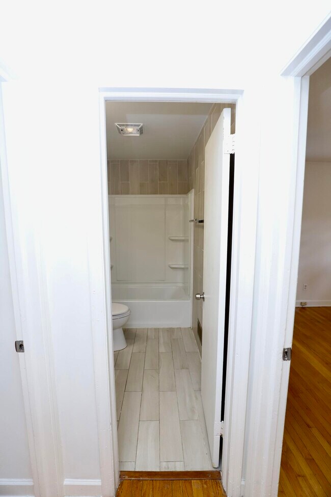 Building Photo - 1912 Dominion Dr