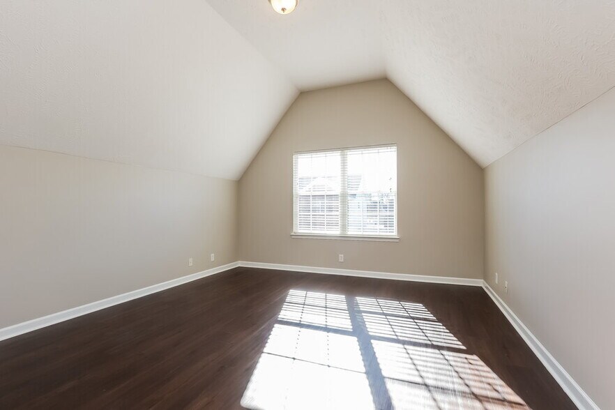 Building Photo - 3734 Chipara Dr