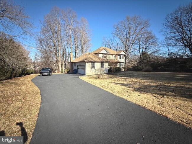 Building Photo - 9608 Burke View Ave