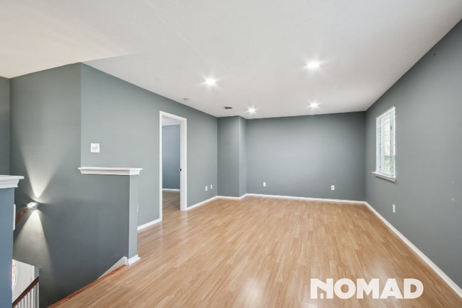 Building Photo - 2040 Sandy Knoll Dr
