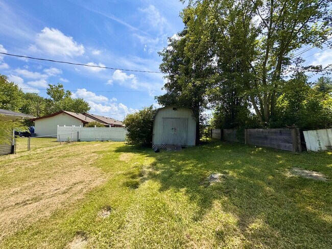 Building Photo - 122 Estonia Dr