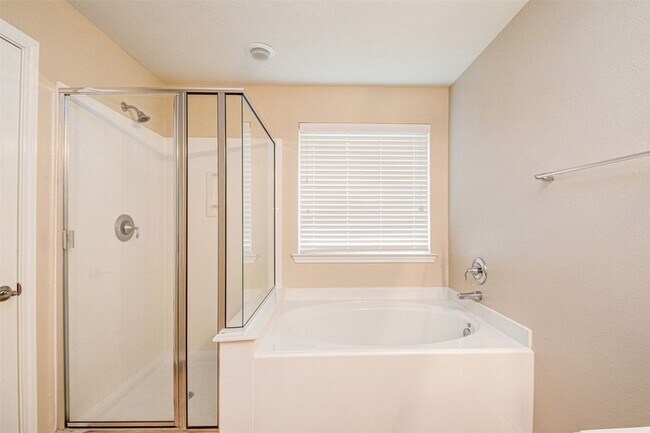 Building Photo - 23 Fairlee Ct