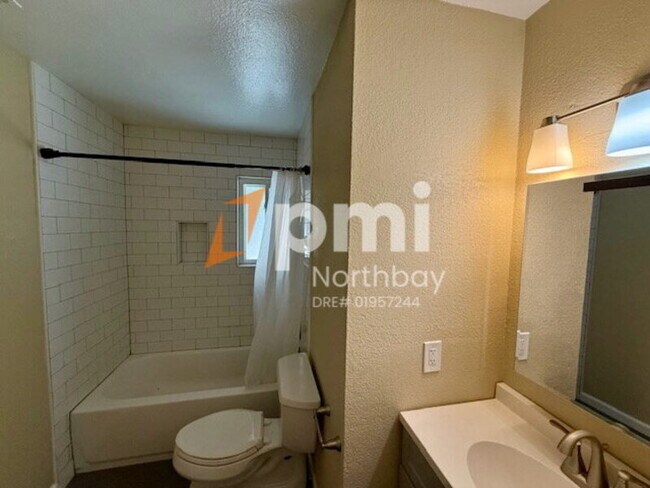 Building Photo - 511 Del Oro Ct