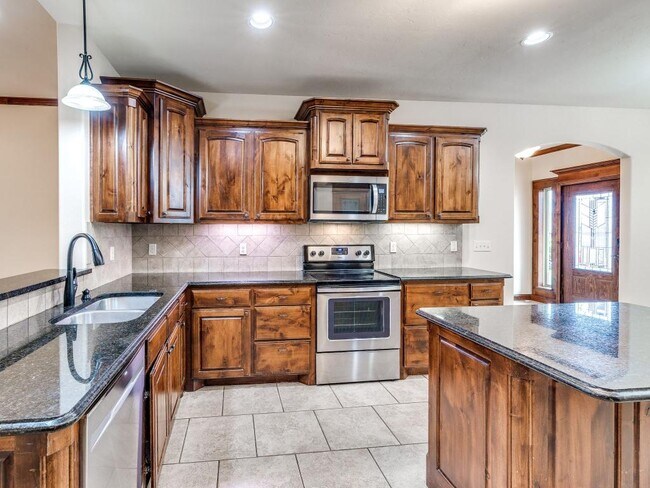 Building Photo - 2121 Mill Creek Way