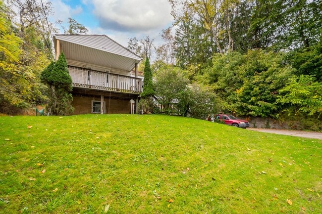 Building Photo - 230-228 Universal Rd