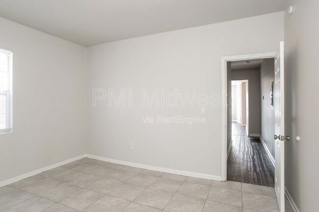 Building Photo - 3014 W 10th St