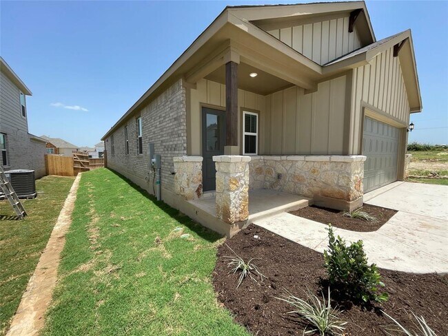 Building Photo - 173 Golden Bell Wy