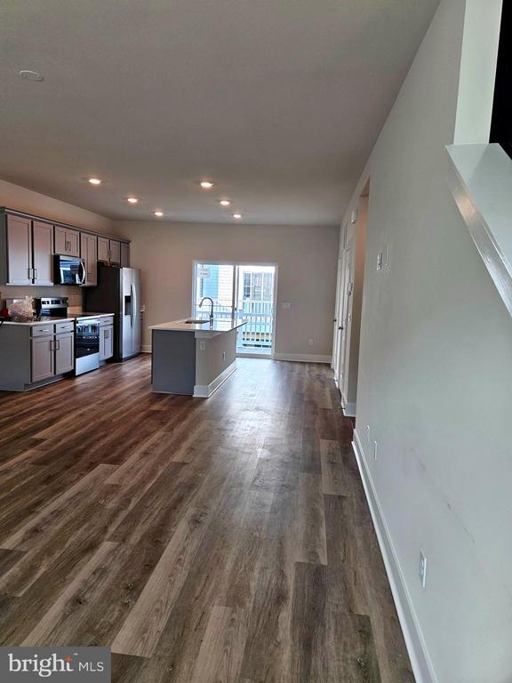 Building Photo - 1870 Amherst St