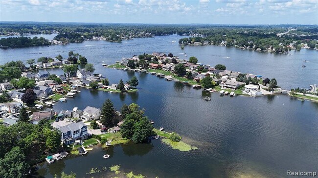 Building Photo - 40 Park Island Dr