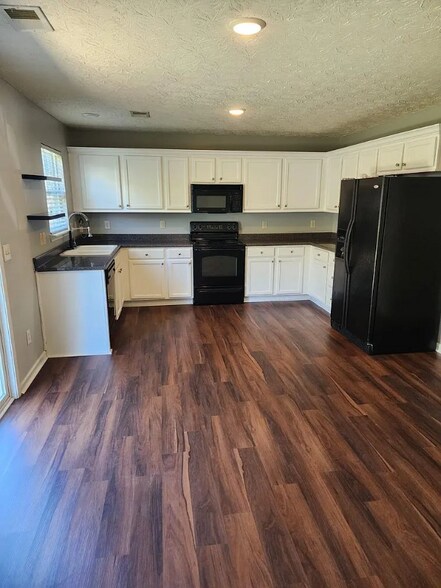 Building Photo - 1325 Harrington Ct