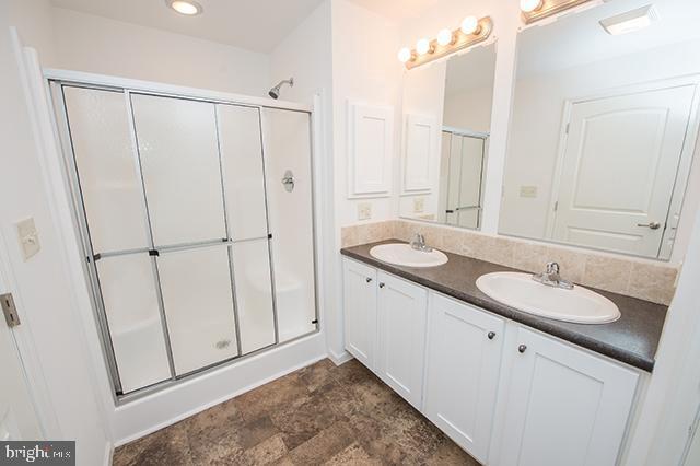 Building Photo - 18 Sabrina Dr