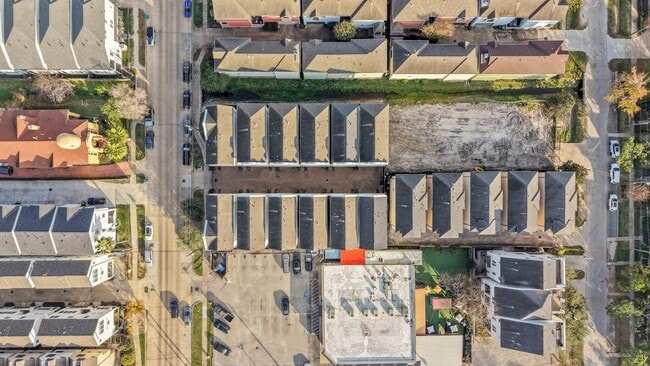 Building Photo - 1250 W 23rd St