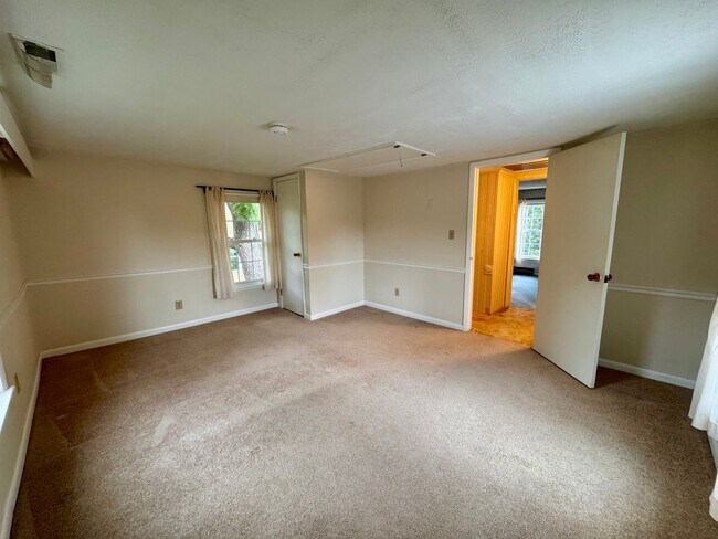 Building Photo - House for Rent in Bridgewater