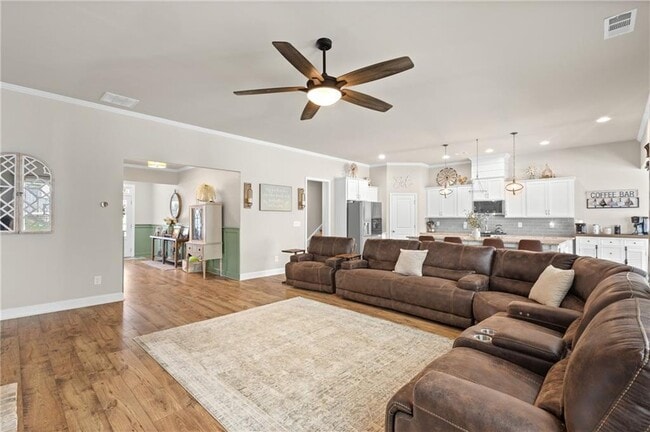 Building Photo - 2121 Charmond Dr