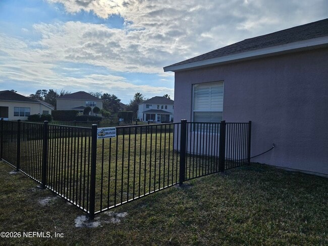 Building Photo - 8252 Hedgewood Dr