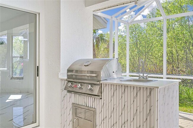 Building Photo - 3832 Sabal Springs Blvd