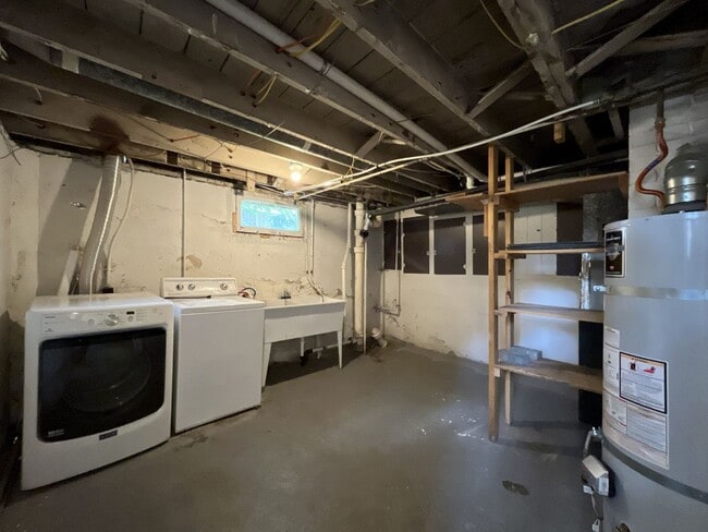 Building Photo - Bright and Open Home with Flexible Living Spaces and an Expansive Backyard